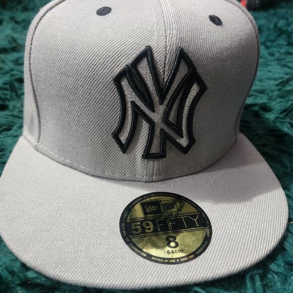 New York Yankees Hat Grey Black New Era 59FIFTY Fitted Cap Size 8 MLB - Picture 1 of 6